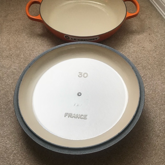 Le Creuset new #30 braiser volcanic - Picture 4 of 15